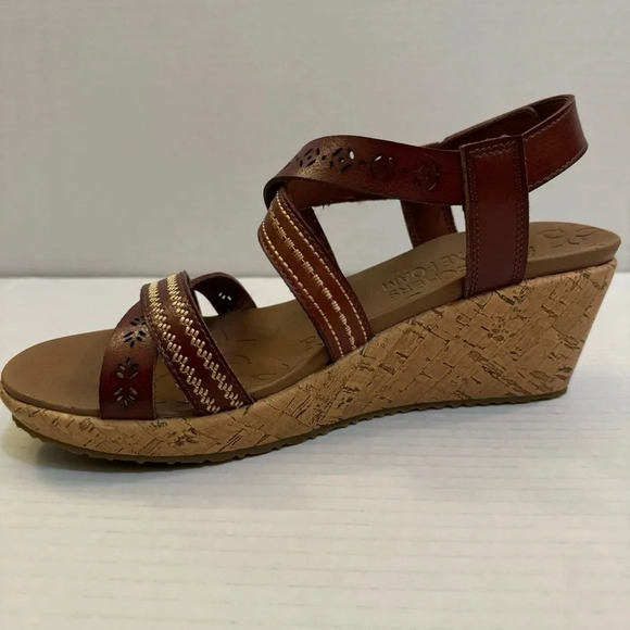 Cali from Skechers Luxe Foam Beverlee-Delicate Glow - Picture 4 of 8